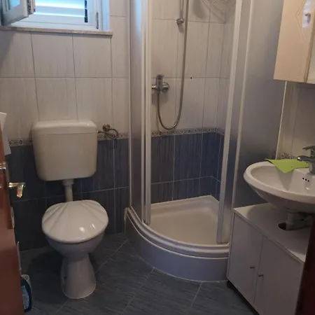 דירה With Parking Space Zecevo Rtic, - 27503 רוגוזניצה